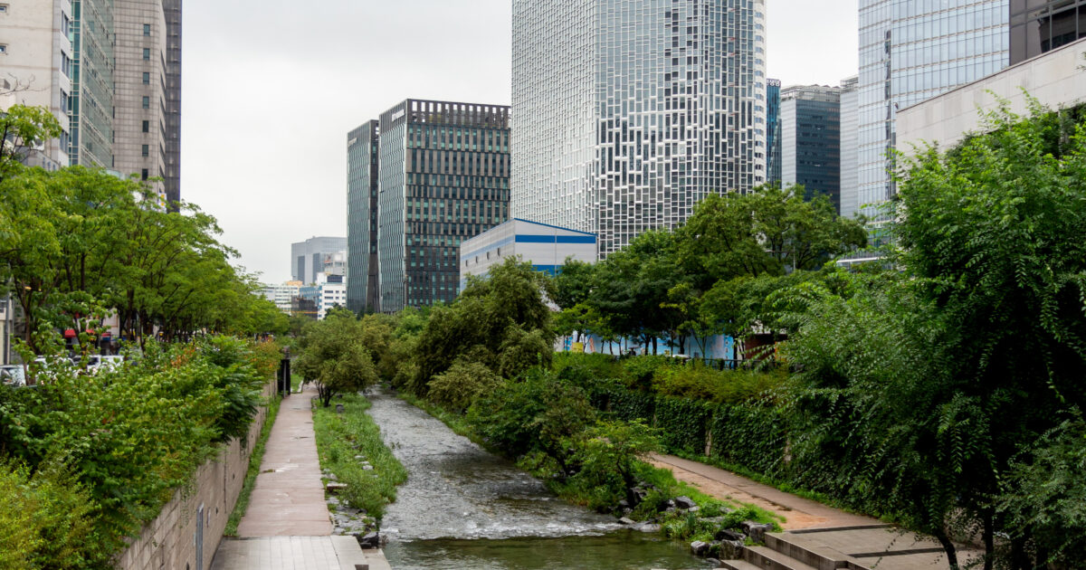 Skyline con rascacielos corporativos en el centro de Seul, sede de los grandes chaebol